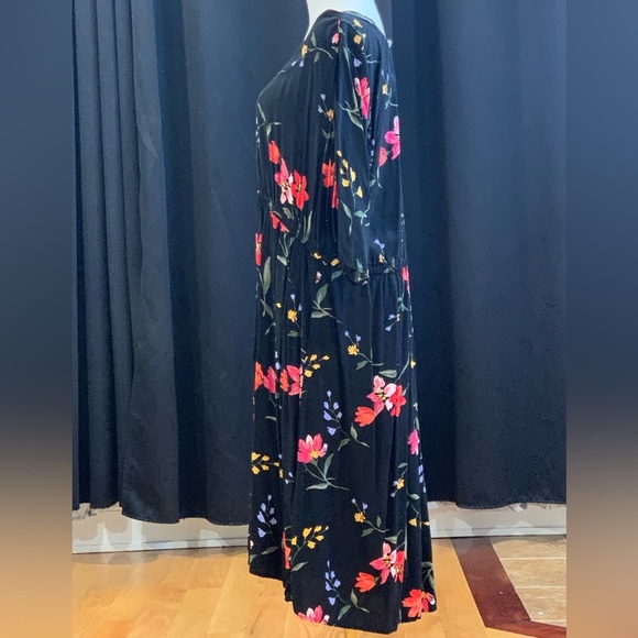 Old Navy black, Orange and Red dress with 3/4 Sleeves - Picture 2 of 7